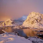 Lofoten Planet - Boutique Jaktstuga Sørvågen